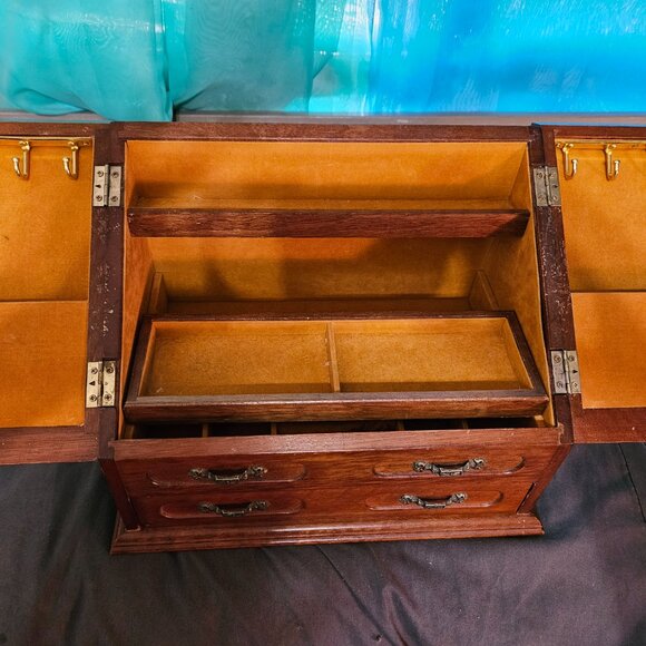 Vintage Jewelry Box - Picture 7 of 10